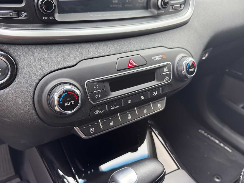 2019 Kia Sorento - Image 14