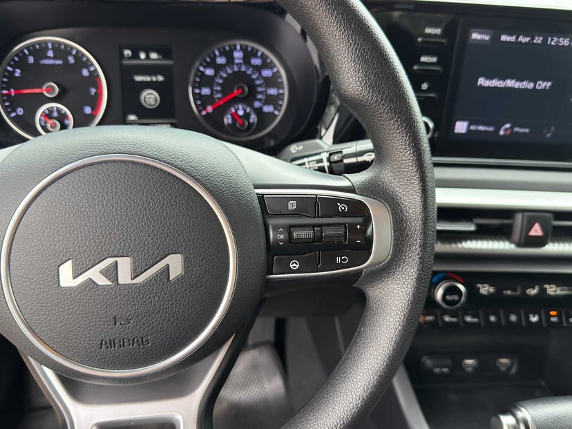 2022 Kia K5 - Image 14