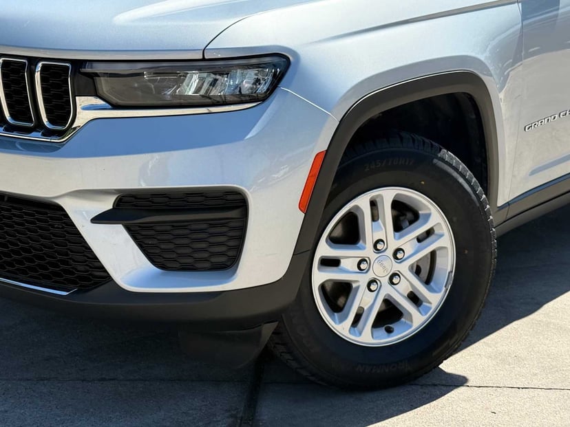 2023 Jeep Grand Cherokee - Image 2