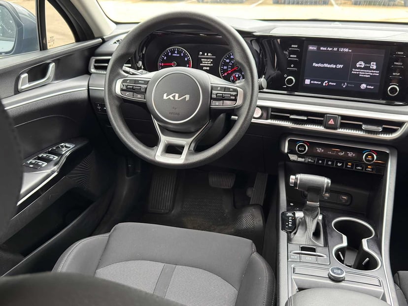 2022 Kia K5 - Image 18