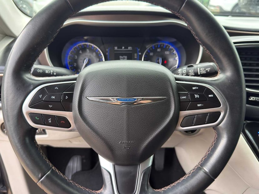 2018 Chrysler Pacifica - Image 17