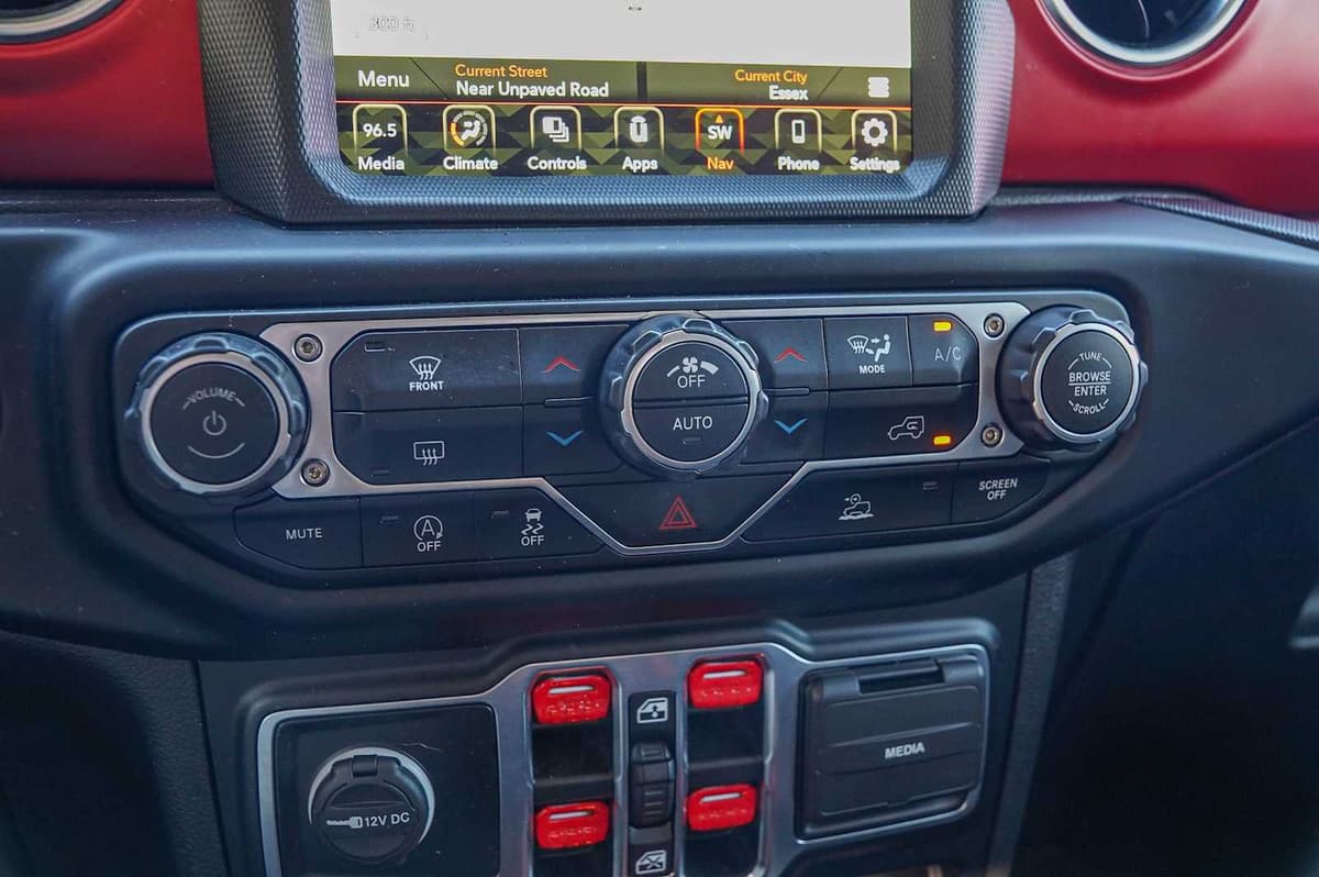 2023 Jeep Gladiator - Image 20