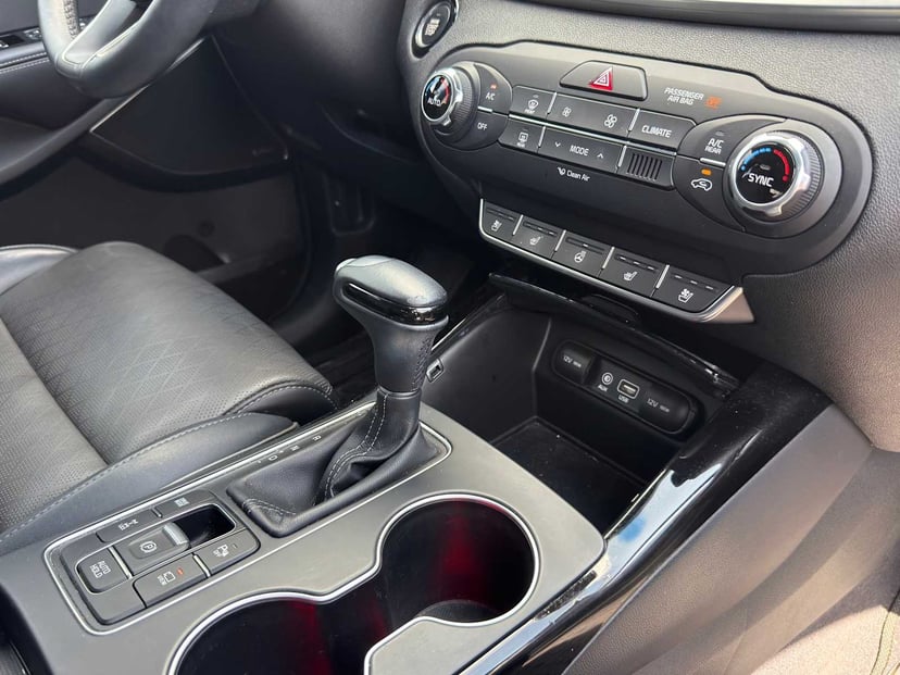 2018 Kia Sorento - Image 32