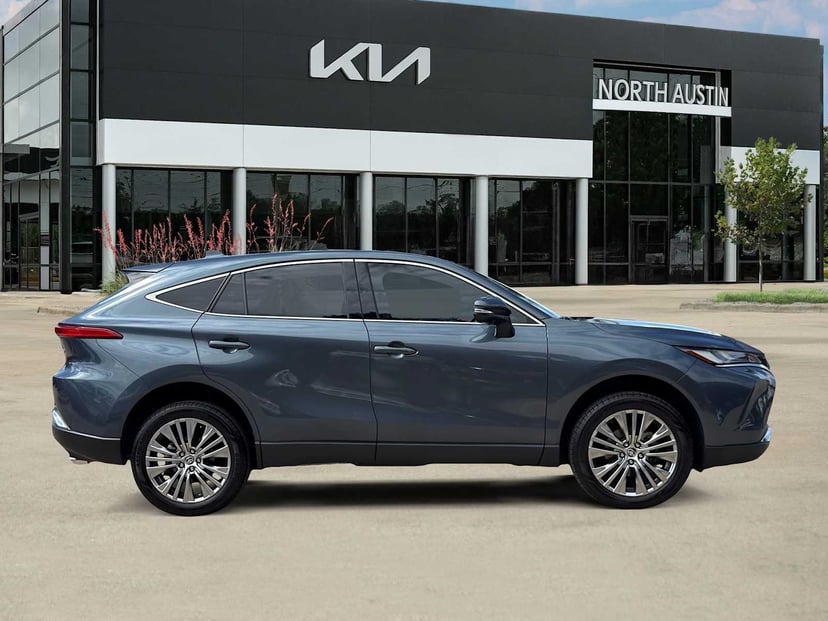2023 Toyota Venza - Image 2