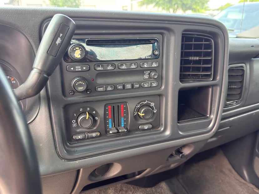 2003 Chevrolet Avalanche 1500 - Image 12