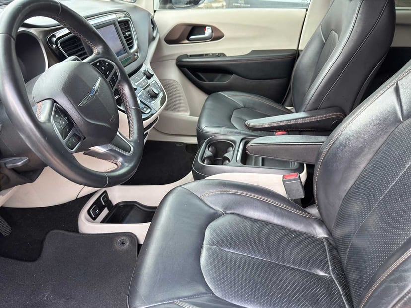 2018 Chrysler Pacifica - Image 10