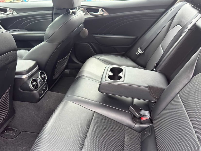 2022 Kia Stinger - Image 30