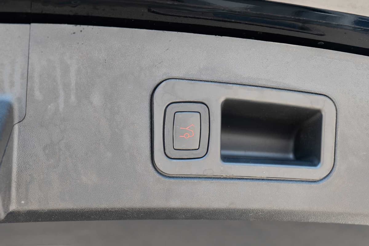 2017 Tesla Model S - Image 29