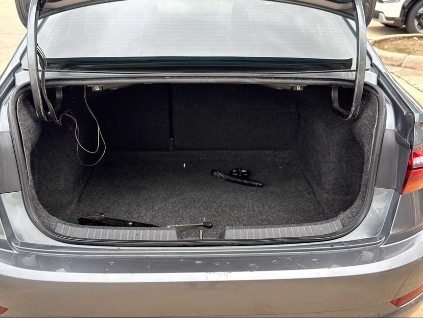 2019 Volkswagen Jetta - Image 11