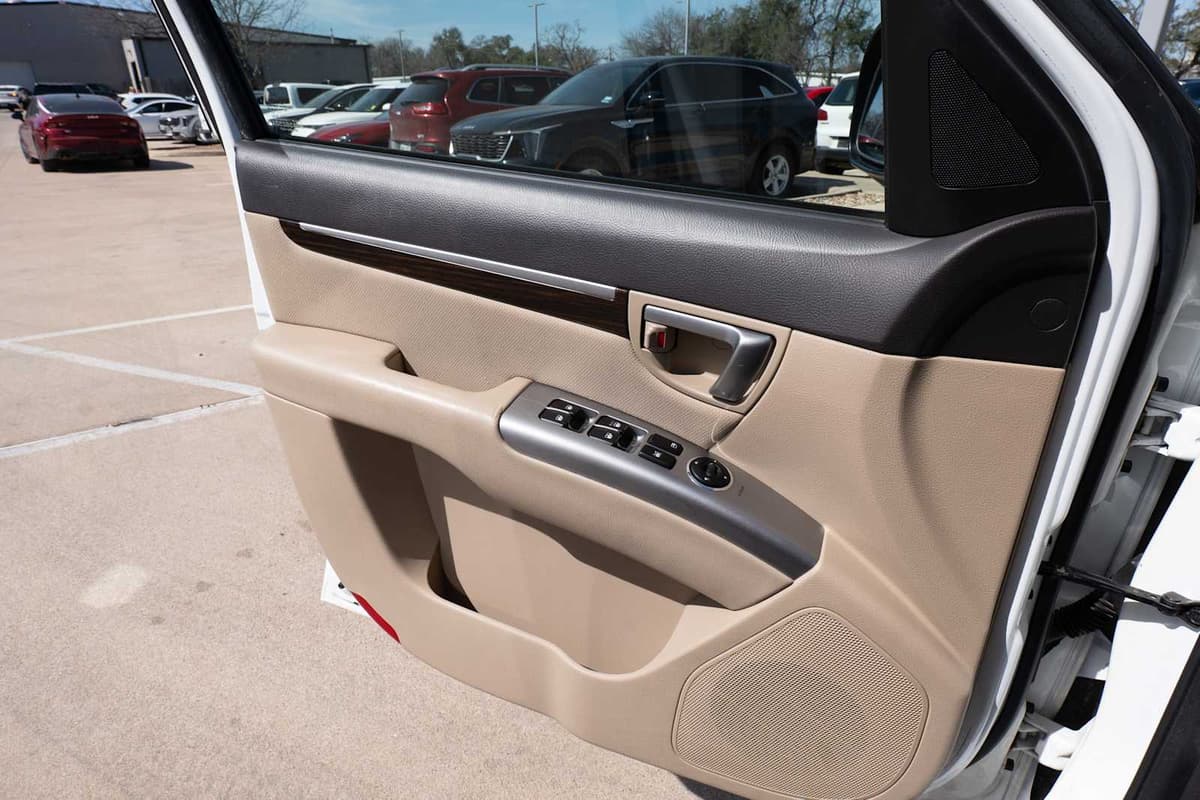 2012 Hyundai Santa Fe - Image 20