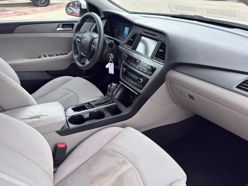 2016 Hyundai Sonata - Image 25