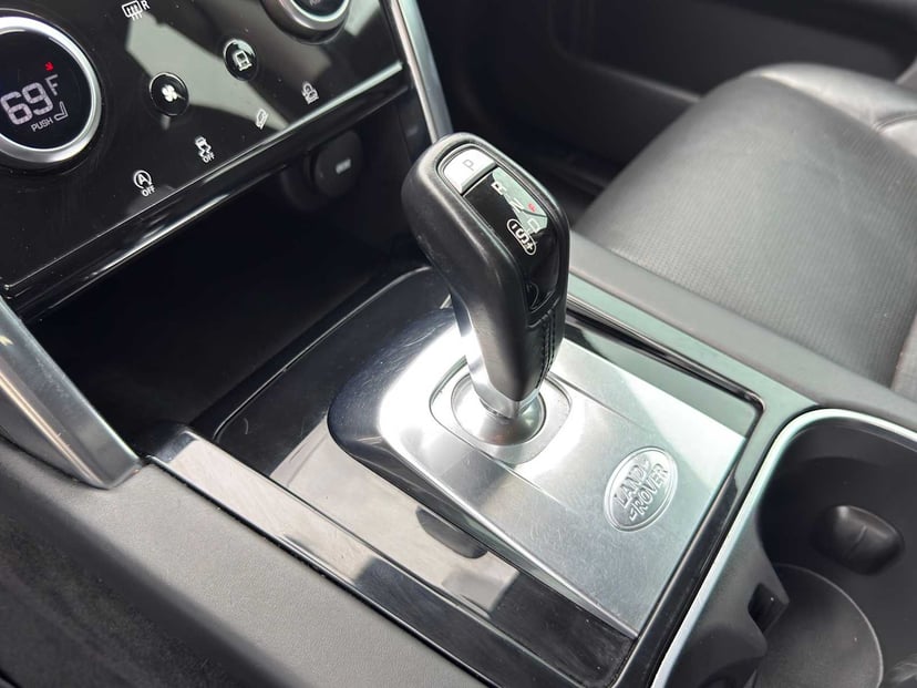 2020 Land Rover Discovery Sport - Image 16