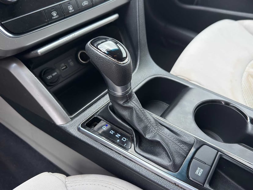2016 Hyundai Sonata - Image 10