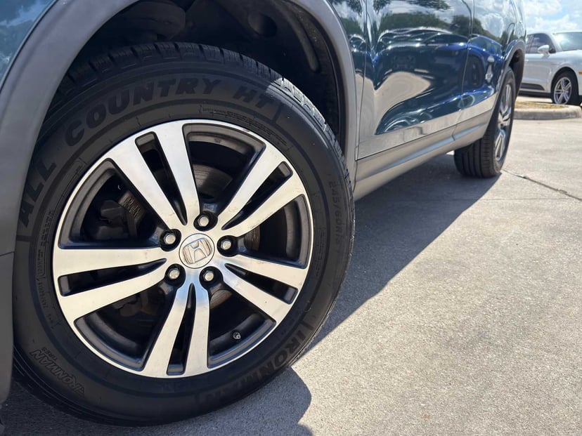 2017 Honda Pilot - Image 2