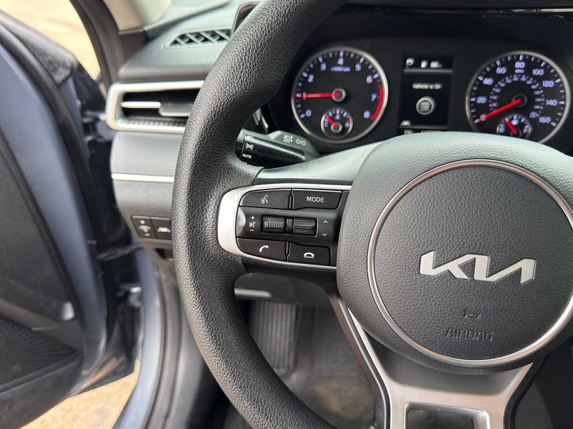 2022 Kia K5 - Image 13