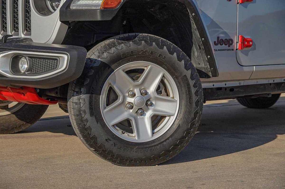 2023 Jeep Gladiator - Image 2