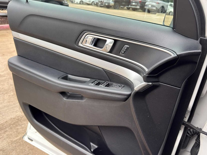 2017 Ford Explorer - Image 18