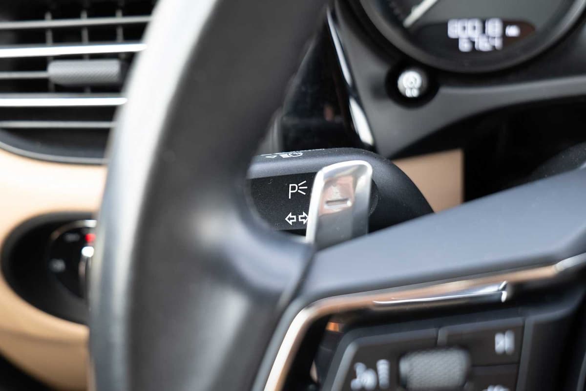 2024 Porsche Macan - Image 17