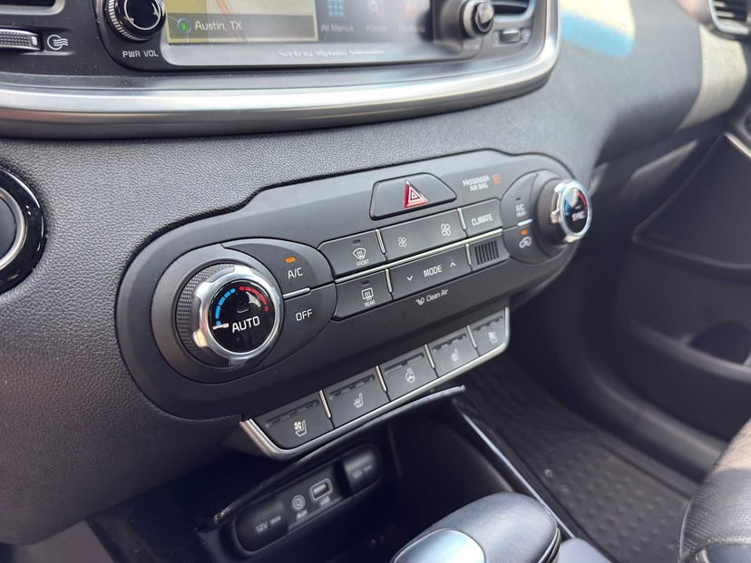 2018 Kia Sorento - Image 12