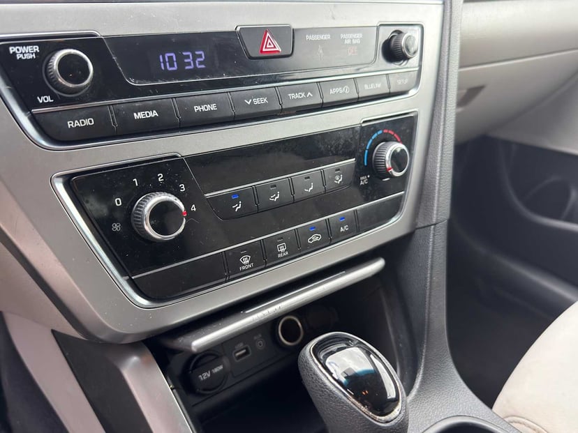 2016 Hyundai Sonata - Image 15