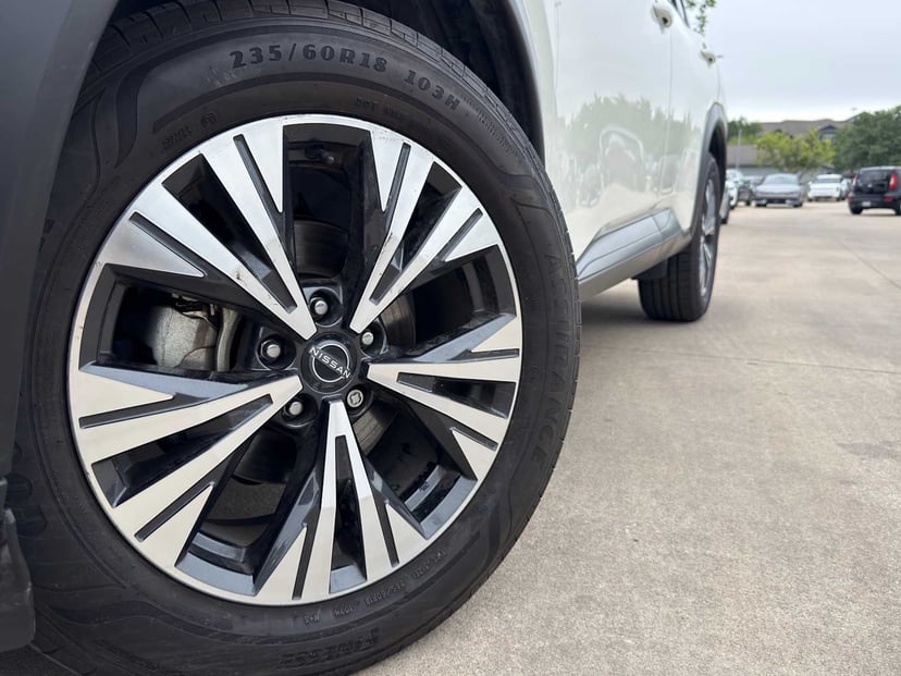 2023 Nissan Rogue - Image 3