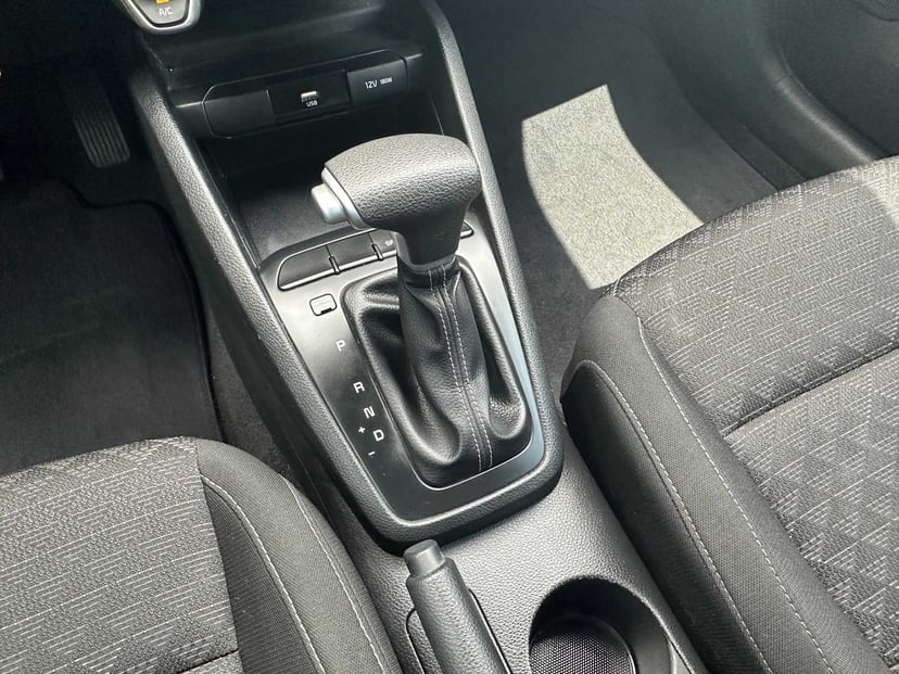 2023 Kia Rio - Image 23