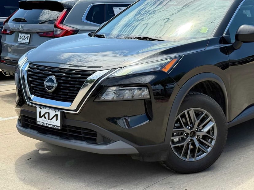 2023 Nissan Rogue - Image 2