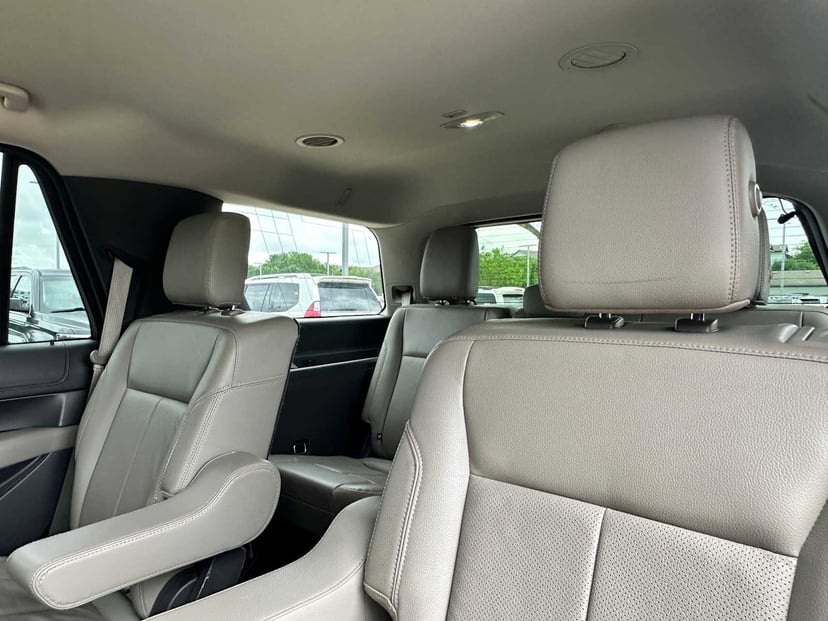 2020 Ford Expedition - Image 24
