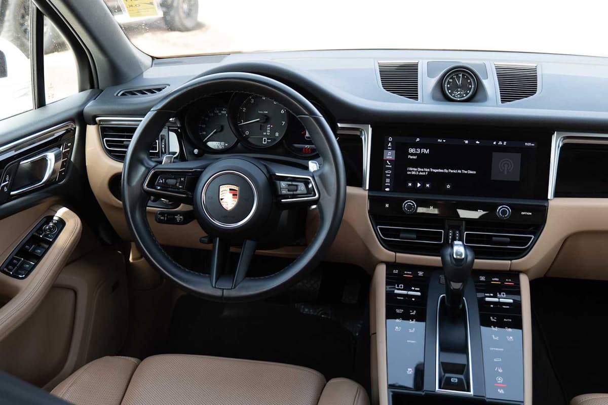 2024 Porsche Macan - Image 26