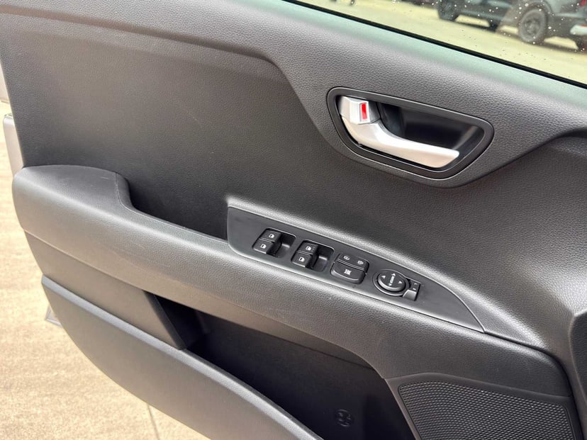 2023 Kia Rio - Image 20