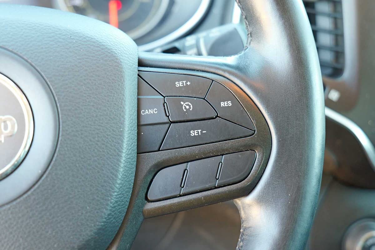 2020 Jeep Cherokee - Image 14