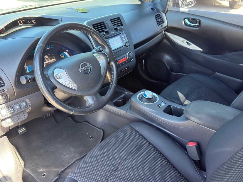 2013 Nissan LEAF - Image 11
