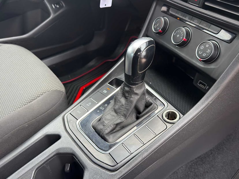 2019 Volkswagen Jetta - Image 31