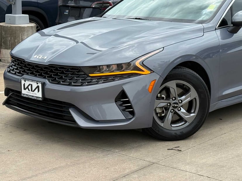2022 Kia K5 - Image 2