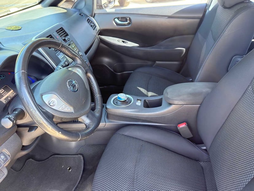 2013 Nissan LEAF - Image 10