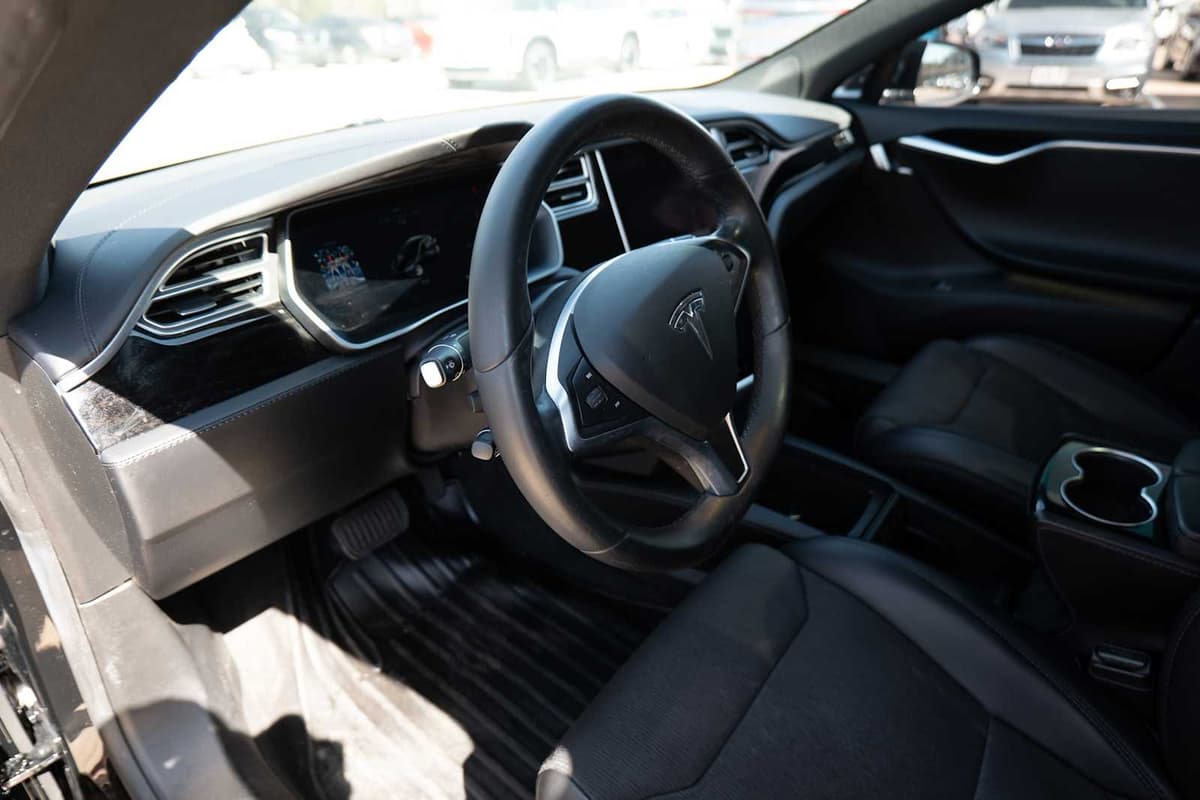 2017 Tesla Model S - Image 9