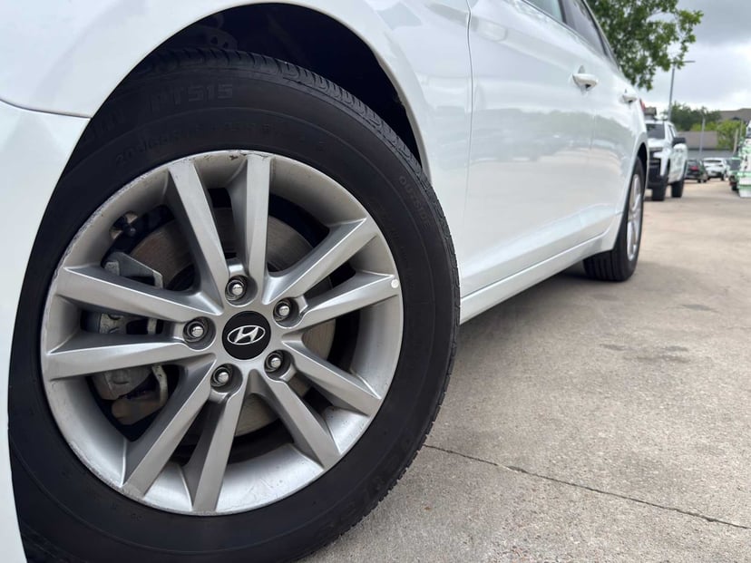 2016 Hyundai Sonata - Image 3