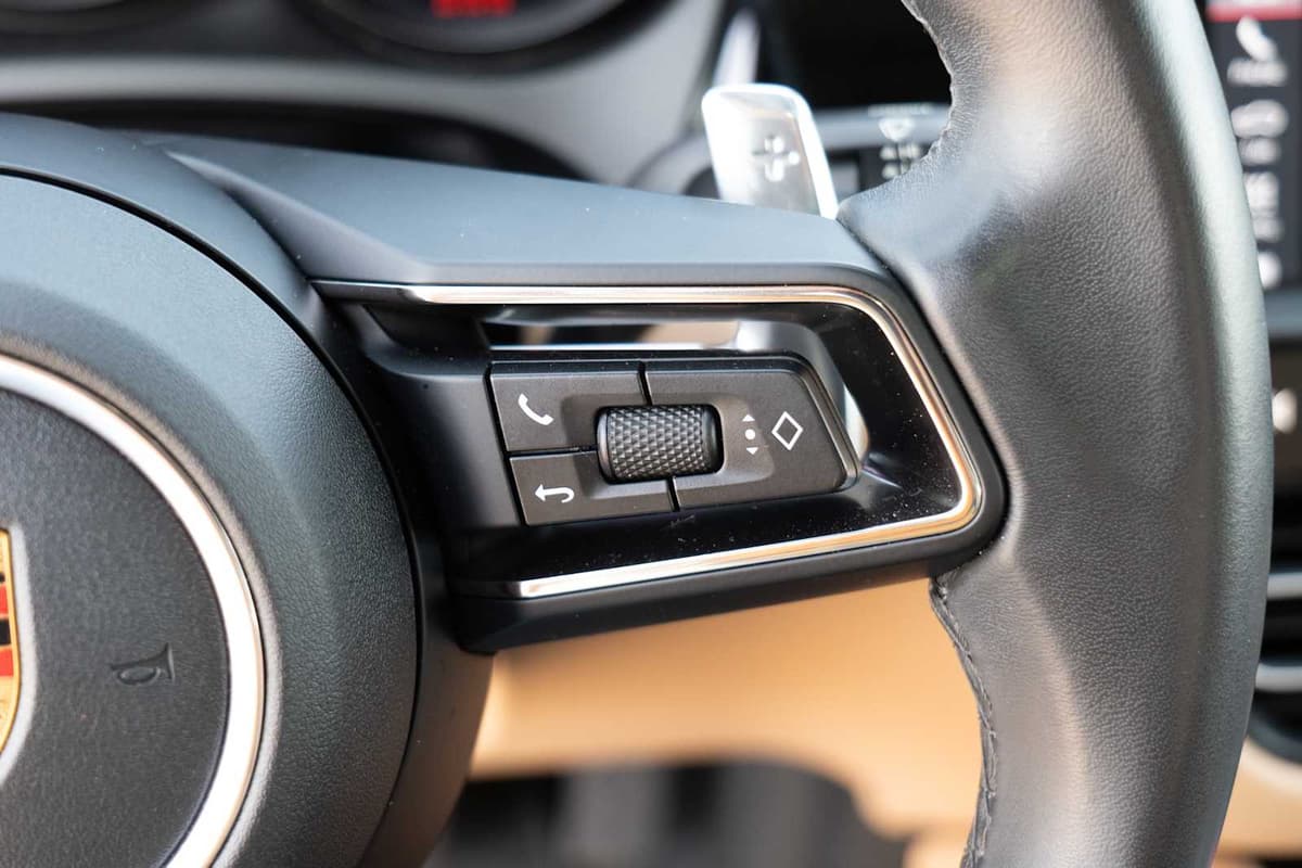 2024 Porsche Macan - Image 14