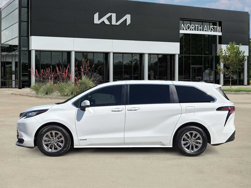 2021 Toyota Sienna - Image 4