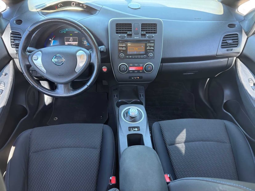 2013 Nissan LEAF - Image 18