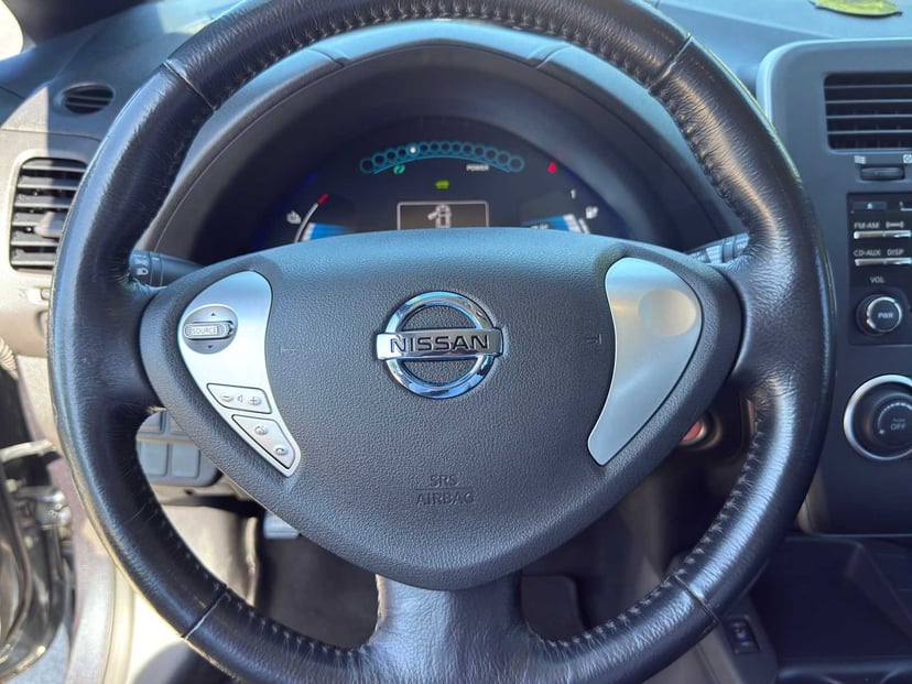 2013 Nissan LEAF - Image 17