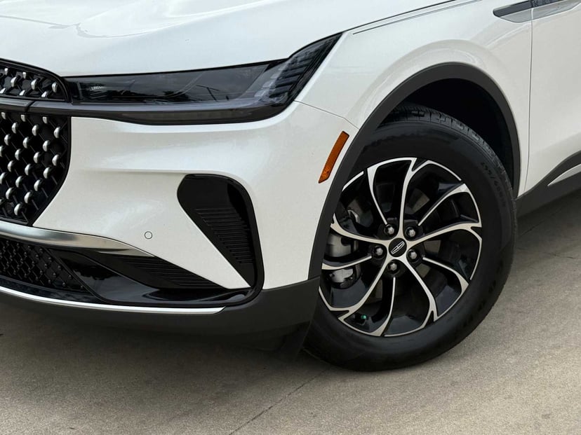 2025 Lincoln Nautilus - Image 3