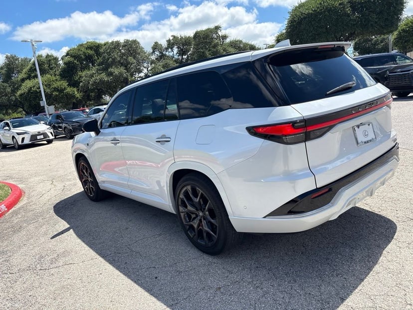 2024 LEXUS TX 500h - Image 2