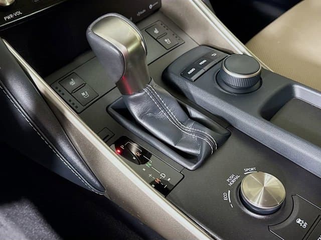 2018 LEXUS IS 300 - Image 17