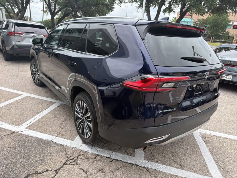 2024 Toyota Grand Highlander Hybrid - Image 6