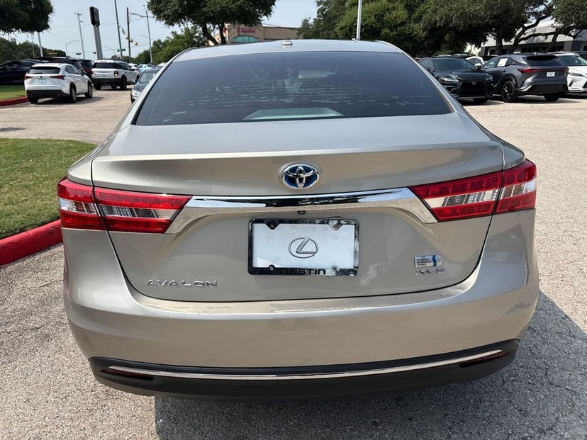 2014 Toyota Avalon Hybrid - Image 2