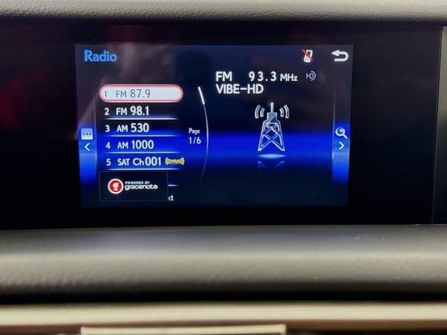 2018 LEXUS IS 300 - Image 15