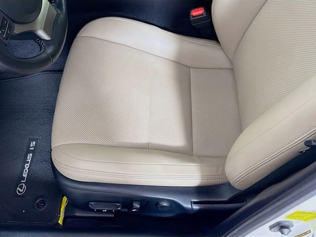 2018 LEXUS IS 300 - Image 20