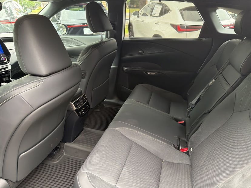 2025 LEXUS RX 450h+ - Image 8