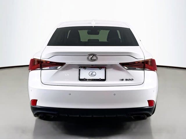 2018 LEXUS IS 300 - Image 6